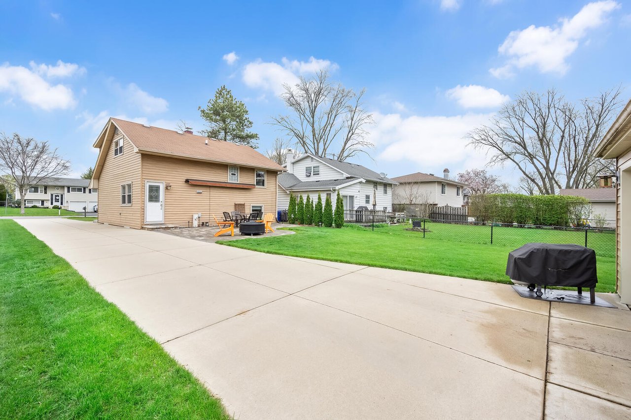 1406 E Elm St, Wheaton IL – Updated Home in Wheaton Estates Near Downtown & District 200