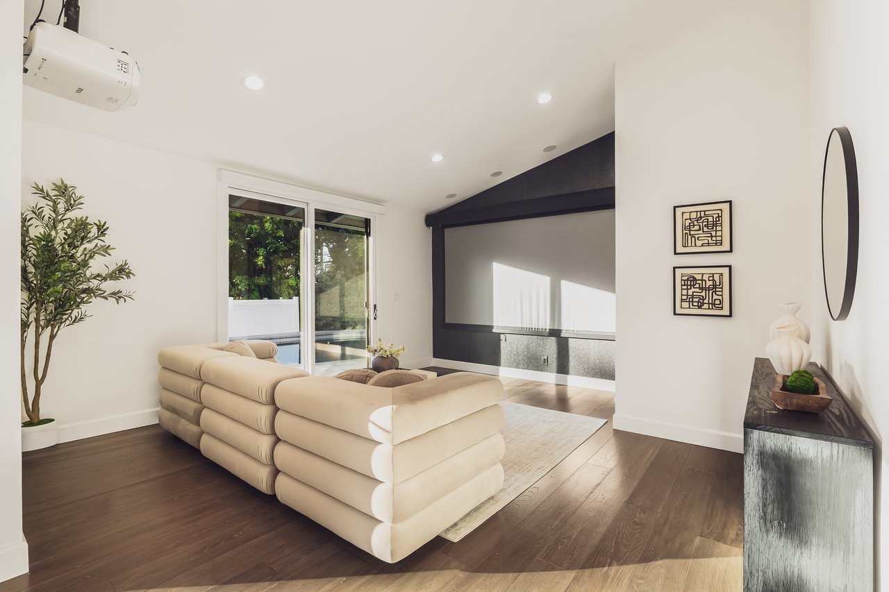 18065 Boris Dr, Encino