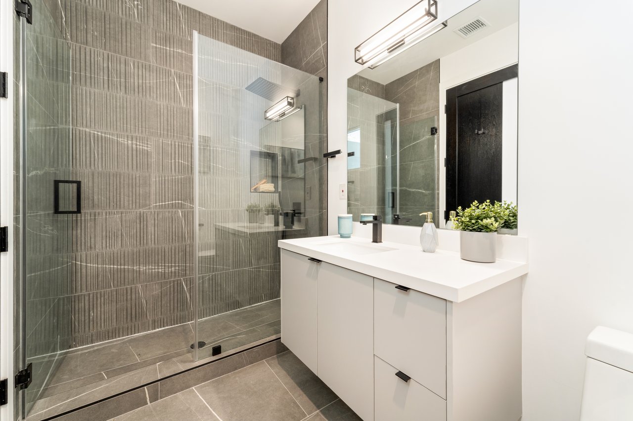 350 Mount Carmel Dr, Glendale 