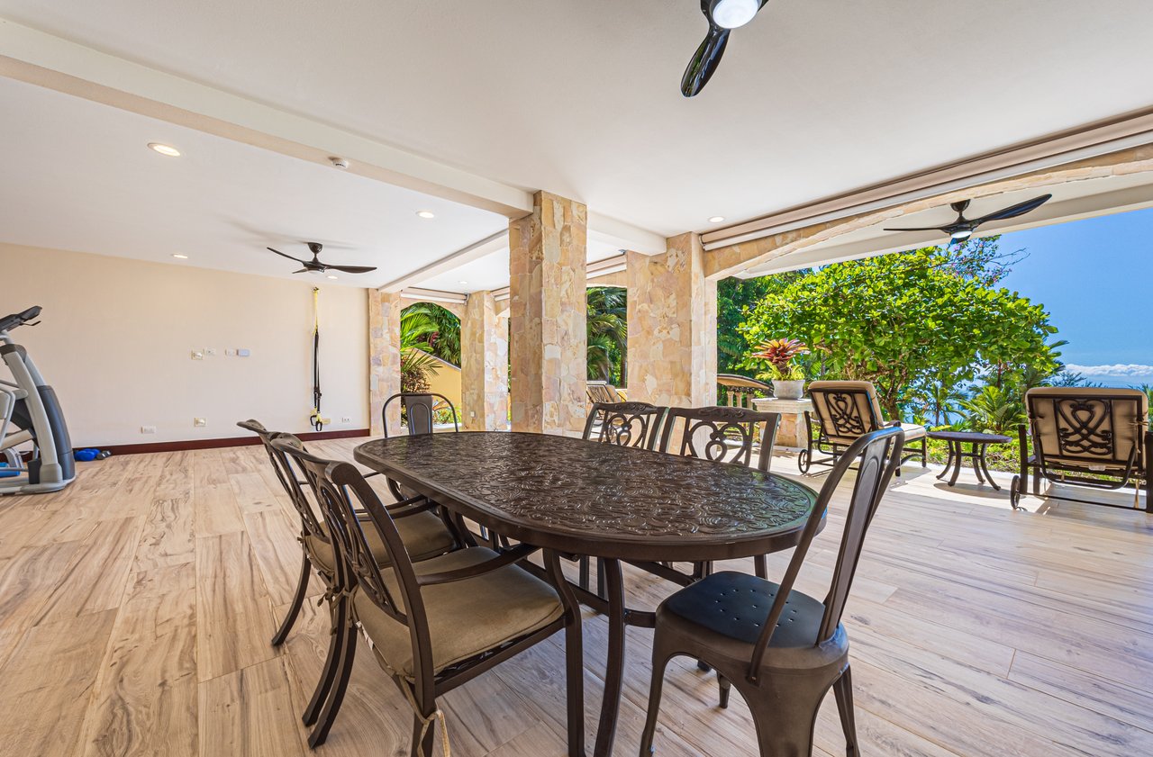 Nido Escondido, Playa Dominical