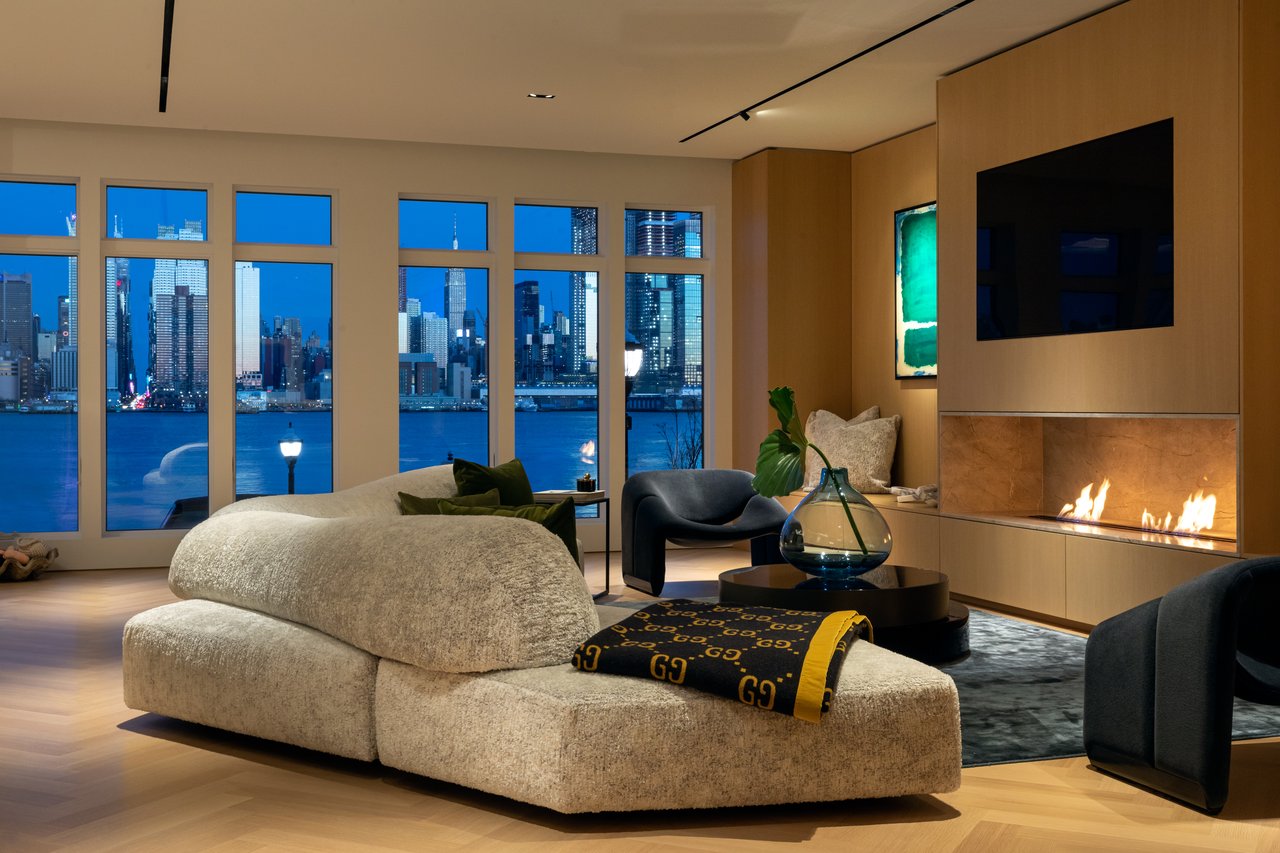 12 Henley Place - Waterfront Townhouse