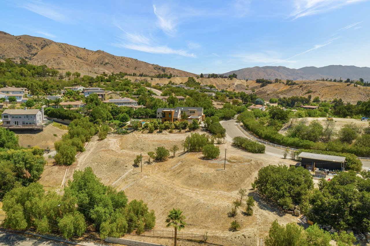 18149 Knoll Hill
