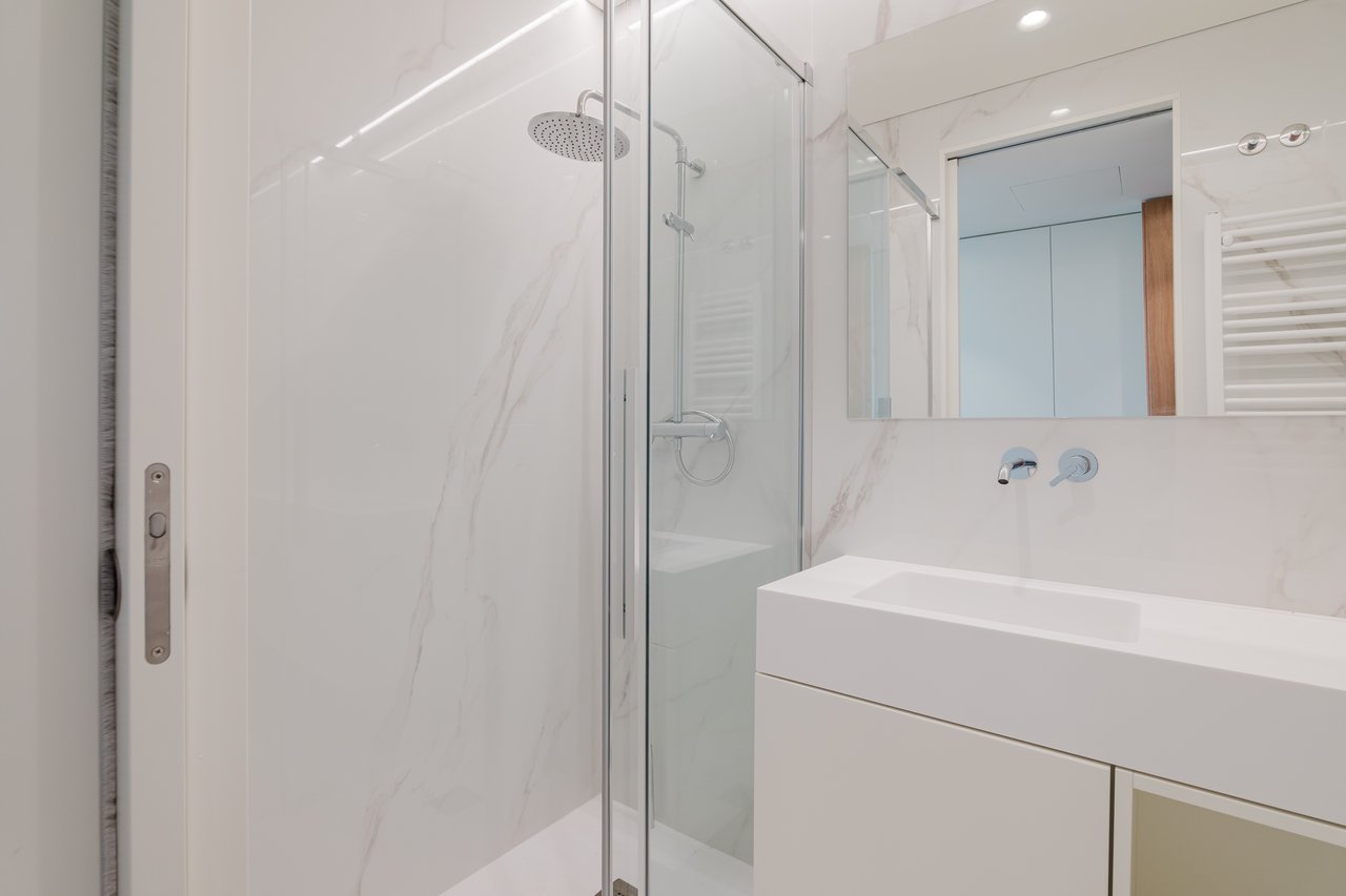 Elegant 3-Bedroom Sea-View Apartment with Large Terrace & Rooftop Pool in Vila Nova de Gaia