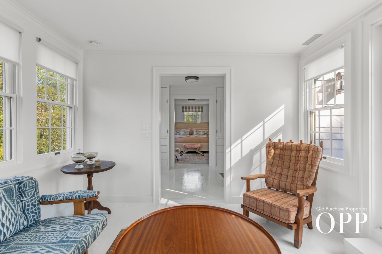A REFINED BELLPORT RETREAT