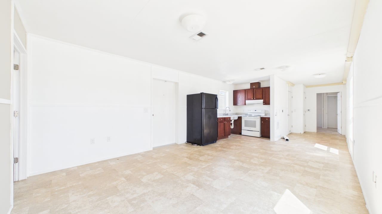 122 W C St
