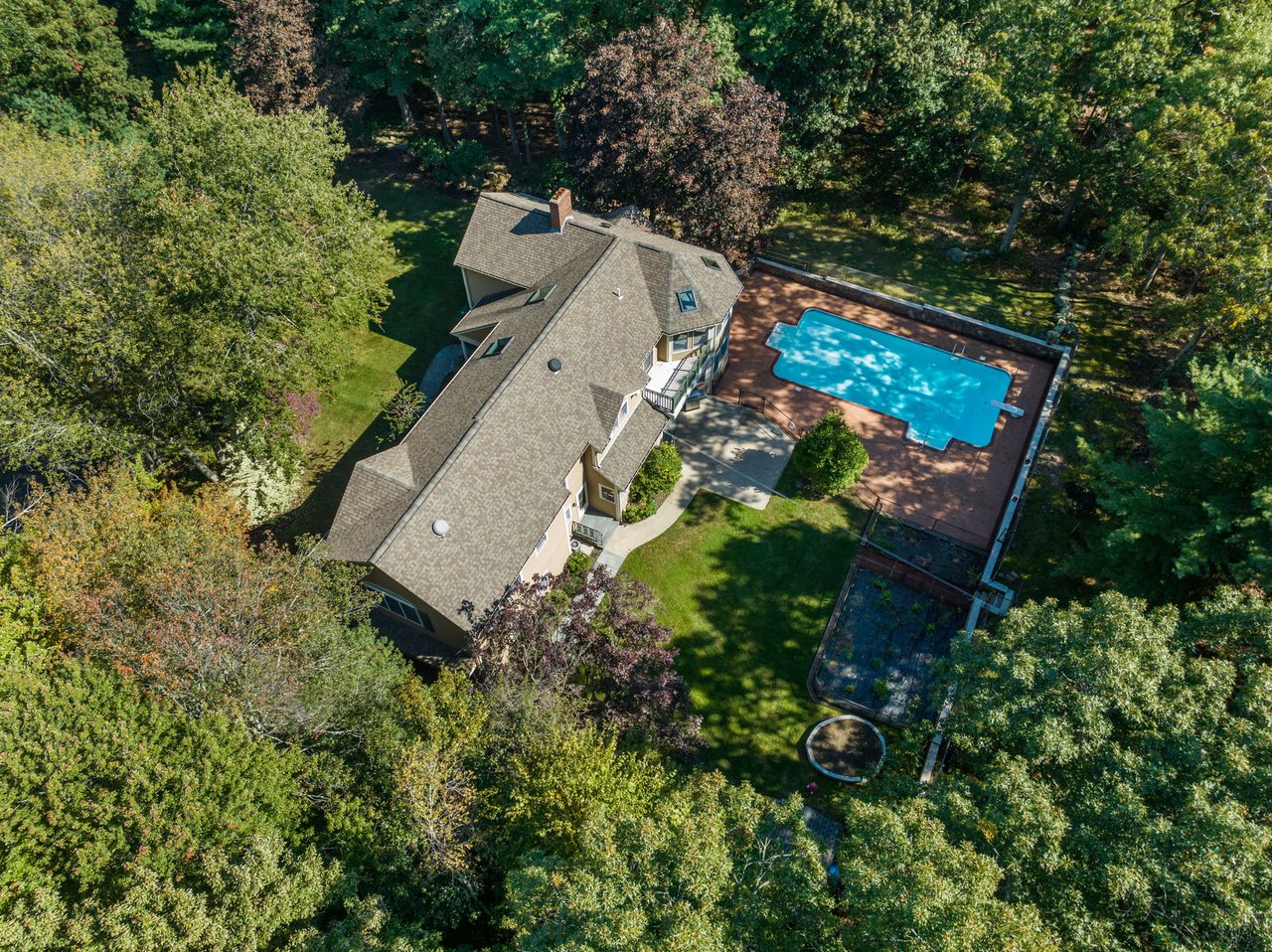 4 Leslie Rd