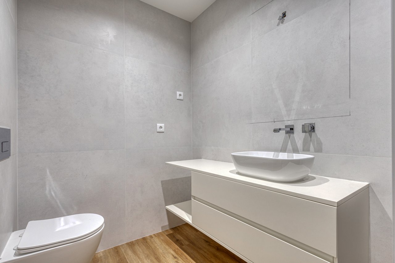 Contemporary 3-Bedroom Luxury Villa with Pool and Large Basement in Palmeira, Braga