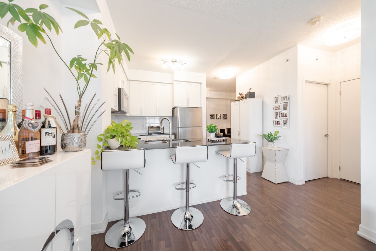 840 Queens Plate Dr 704