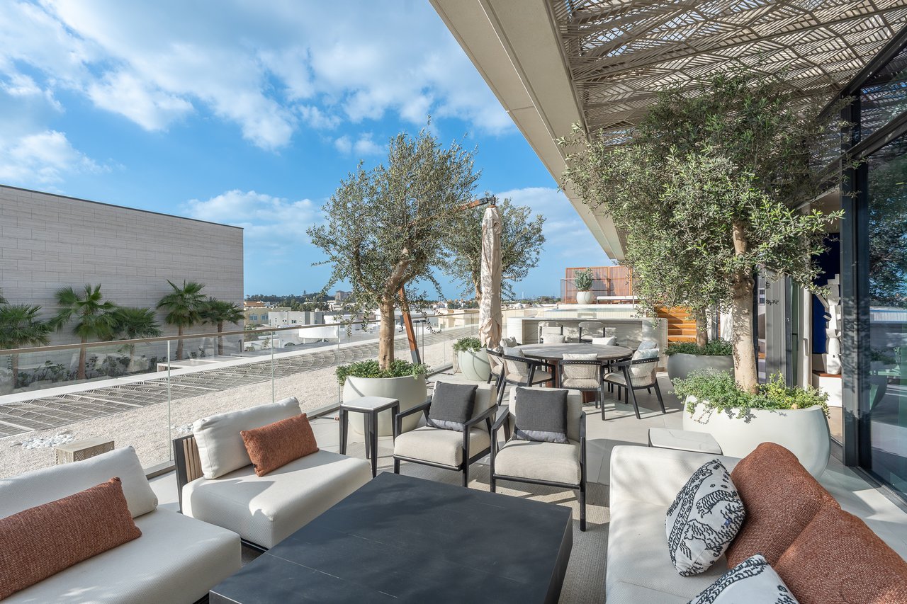 Four Seasons Private Residences - Penthouse 
