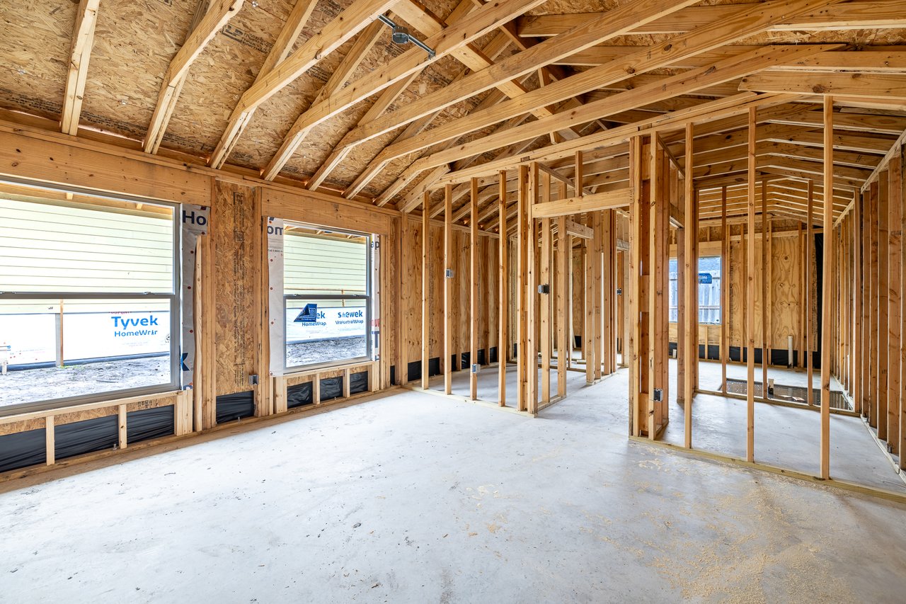Private Listing In Westbury