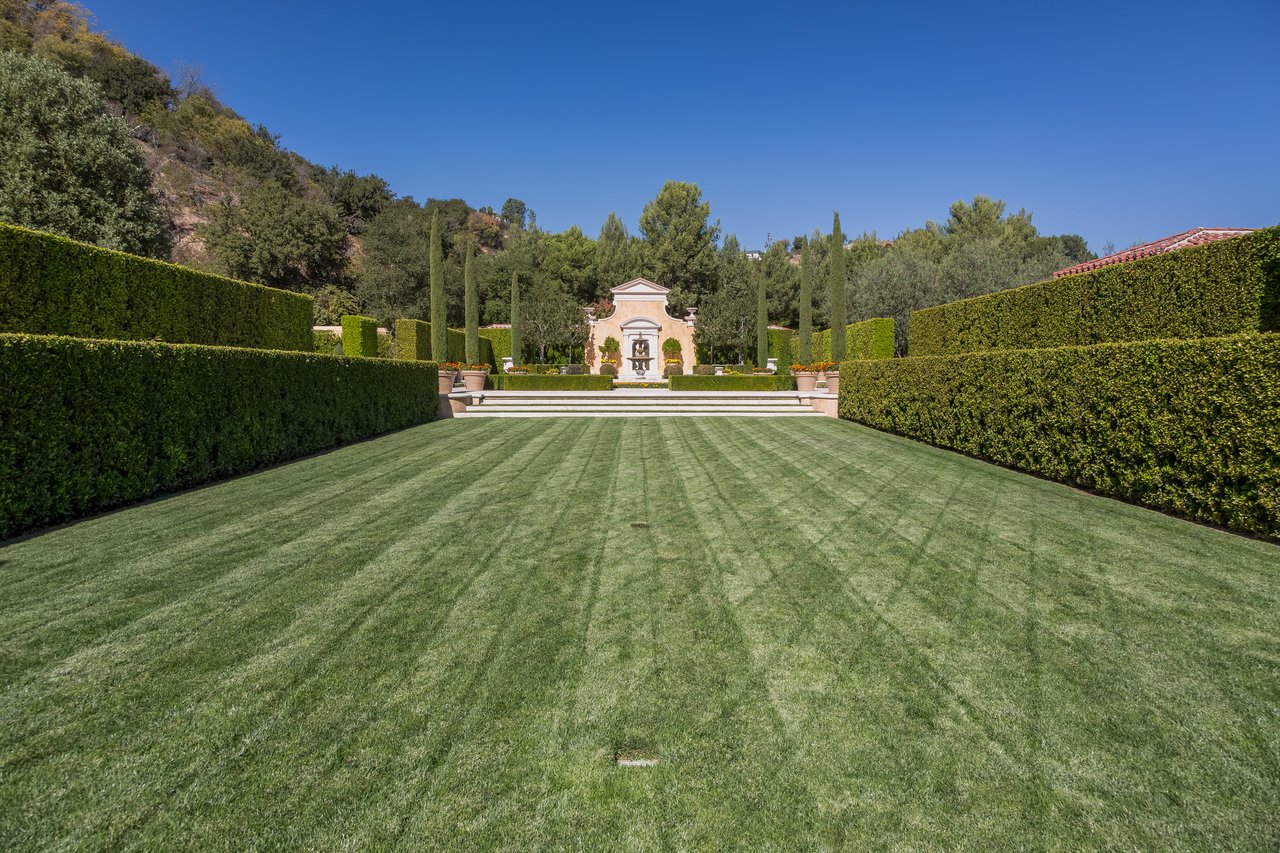 60 Beverly Park