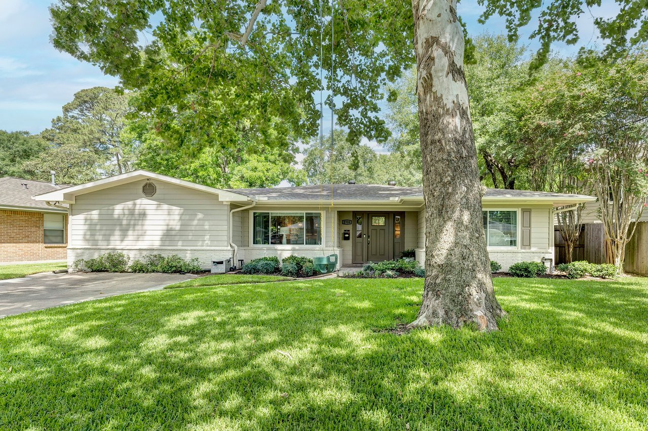2310 Poinciana Dr