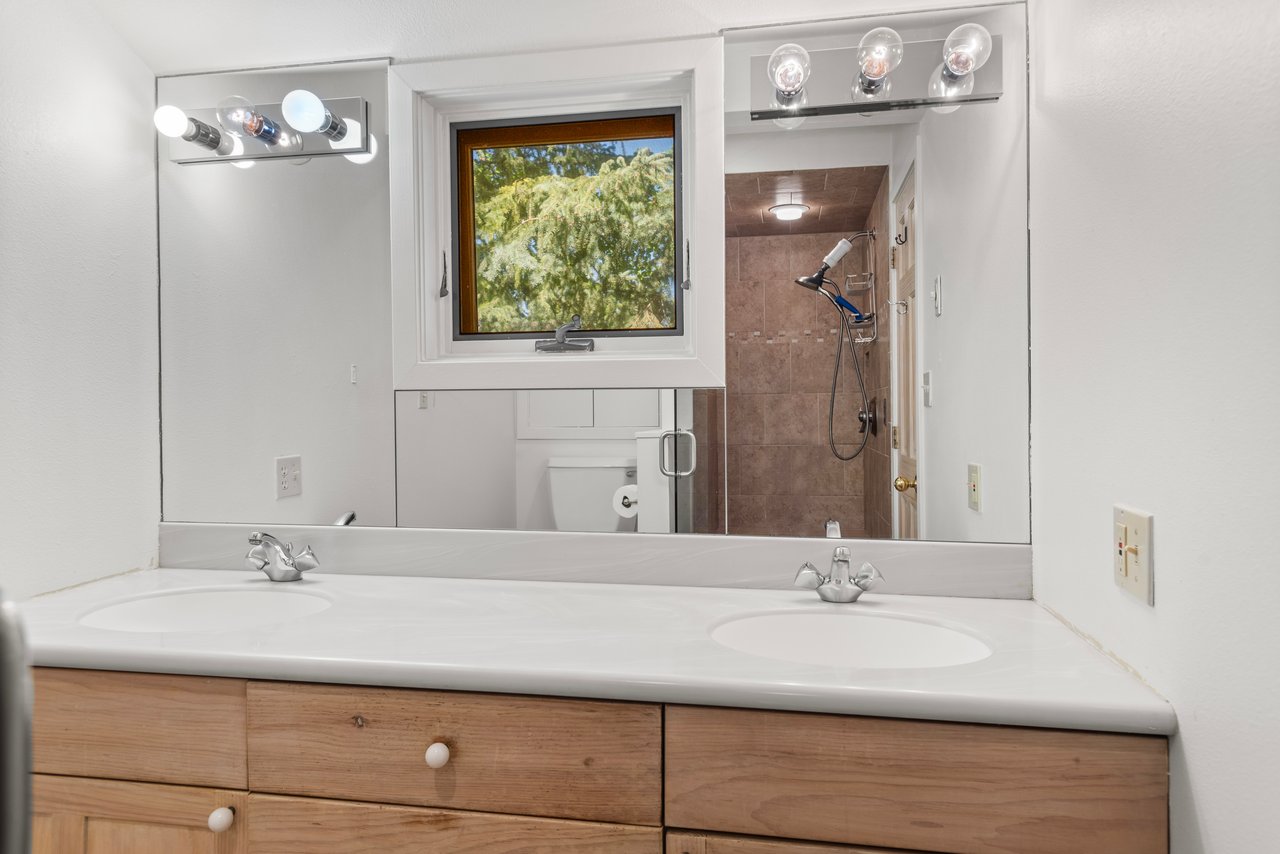 Bright Aspen Townhome: Steps from Culture, Slopes & Transit