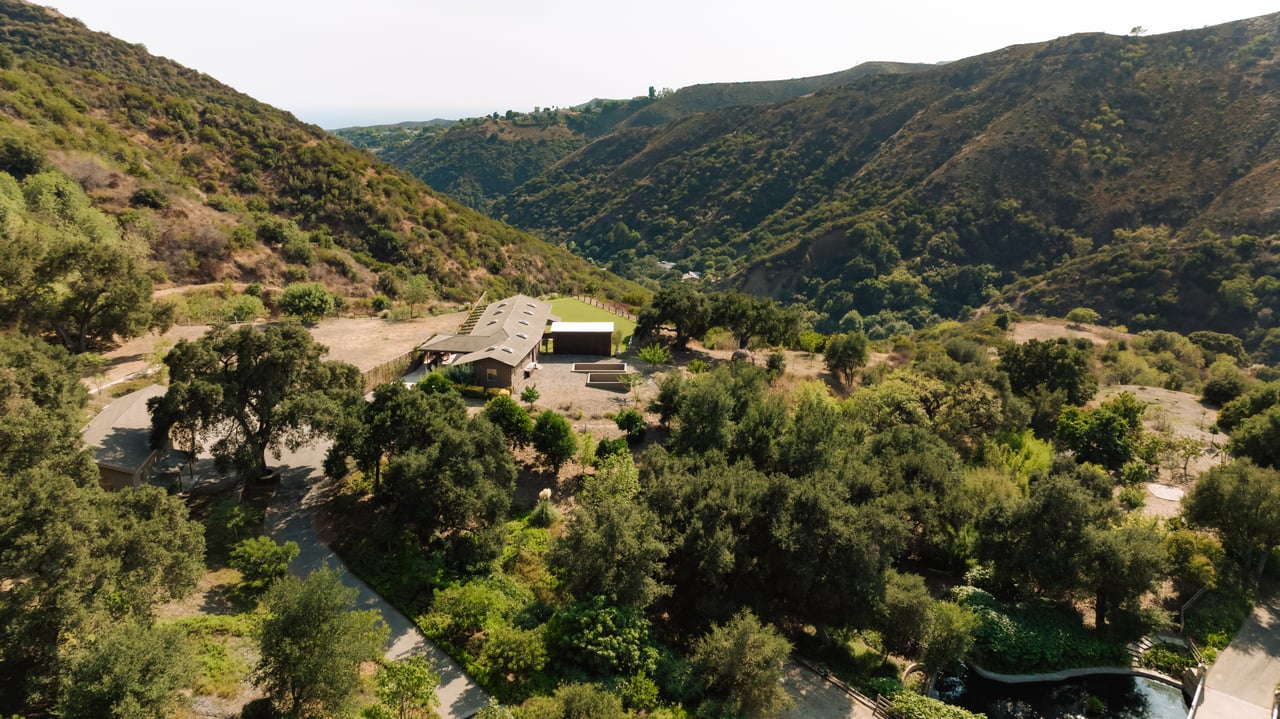 3100 Mandeville Canyon Rd