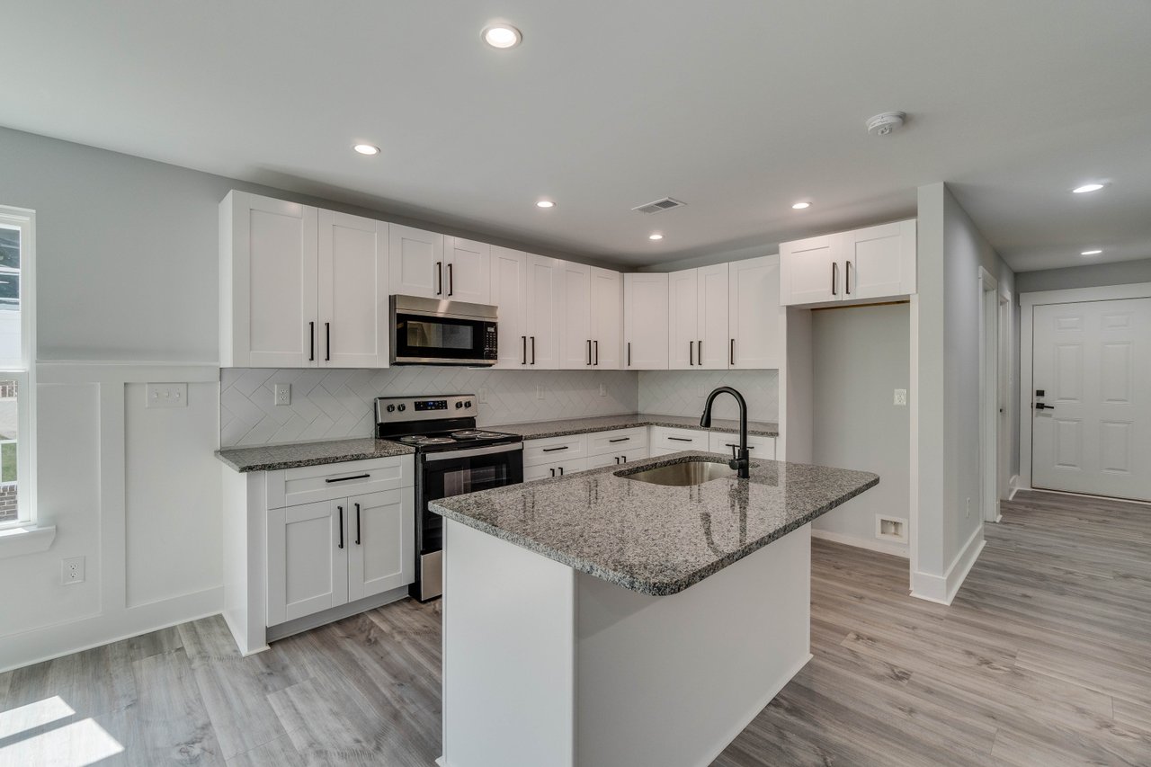 2381 – 2397 Highpoint Rd