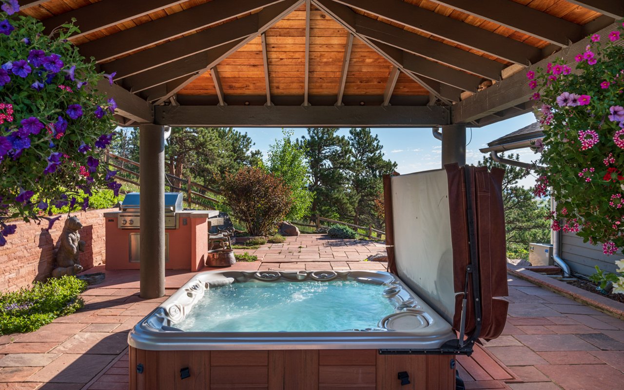 9184 Pine Ridge Lane