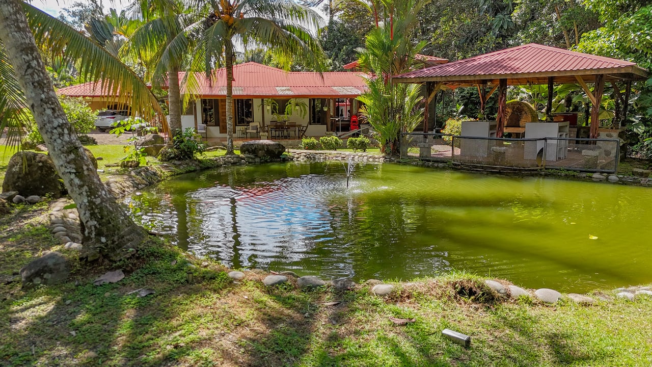 A riverfront 3-bed home on a large property In Ojochal, Costa Rica