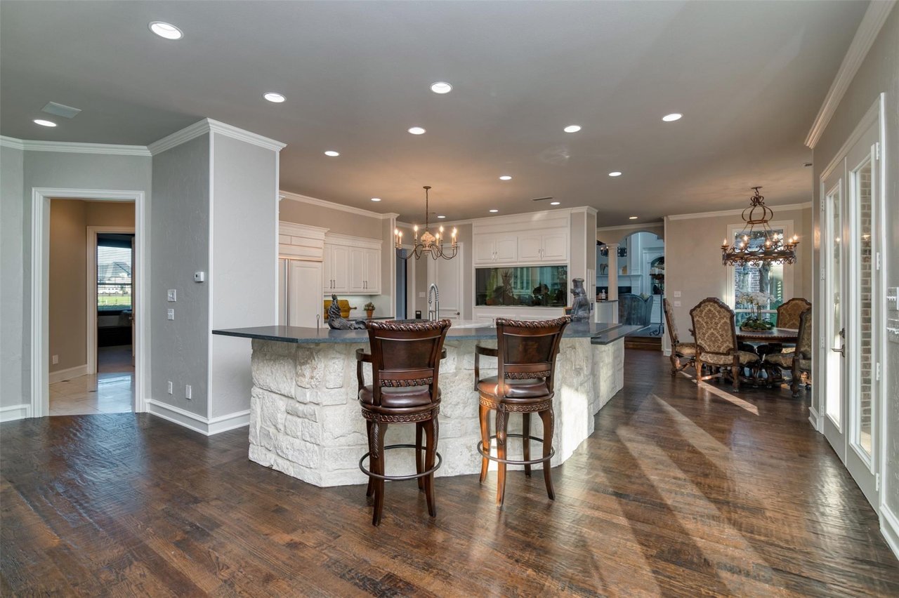 Exquisite Estate On 2.5 Acres - Heath, TX
