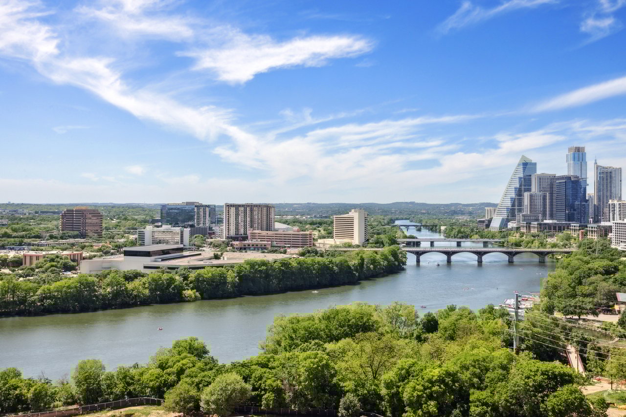 70 Rainey Street, Unit 1402