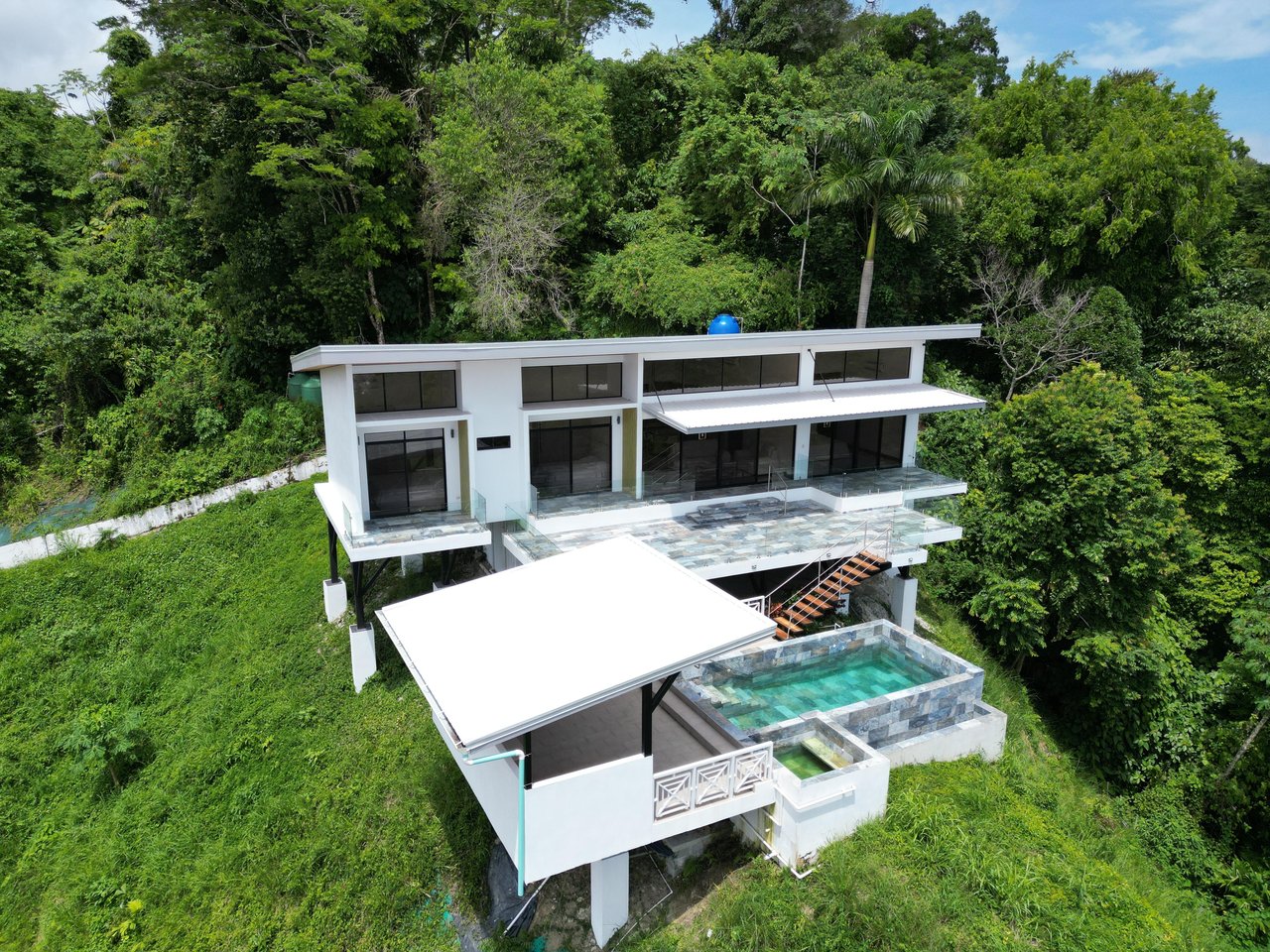 Modern Elegance Meets Incomparable Views, 3BDR&3Baths Home