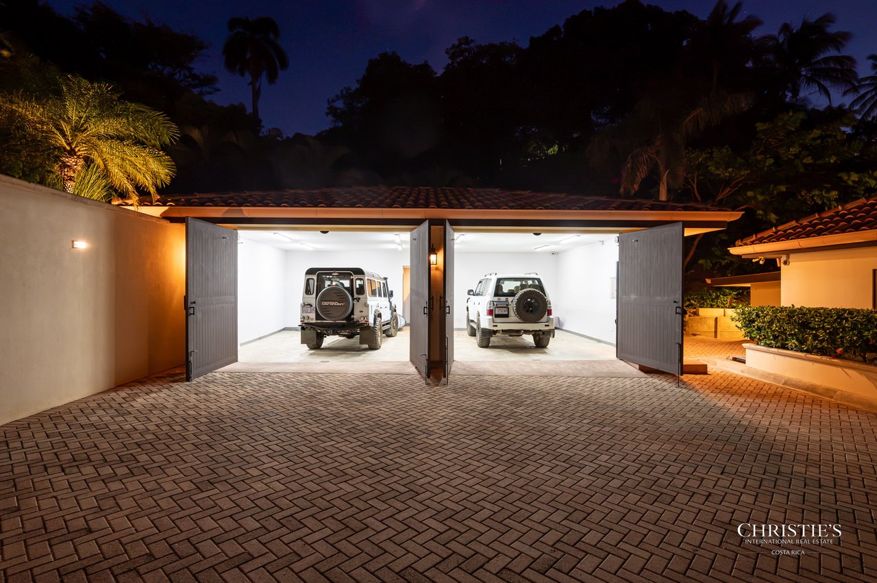 Casa Playa Bonita | Beachfront Luxury Estate in Playa Flamingo