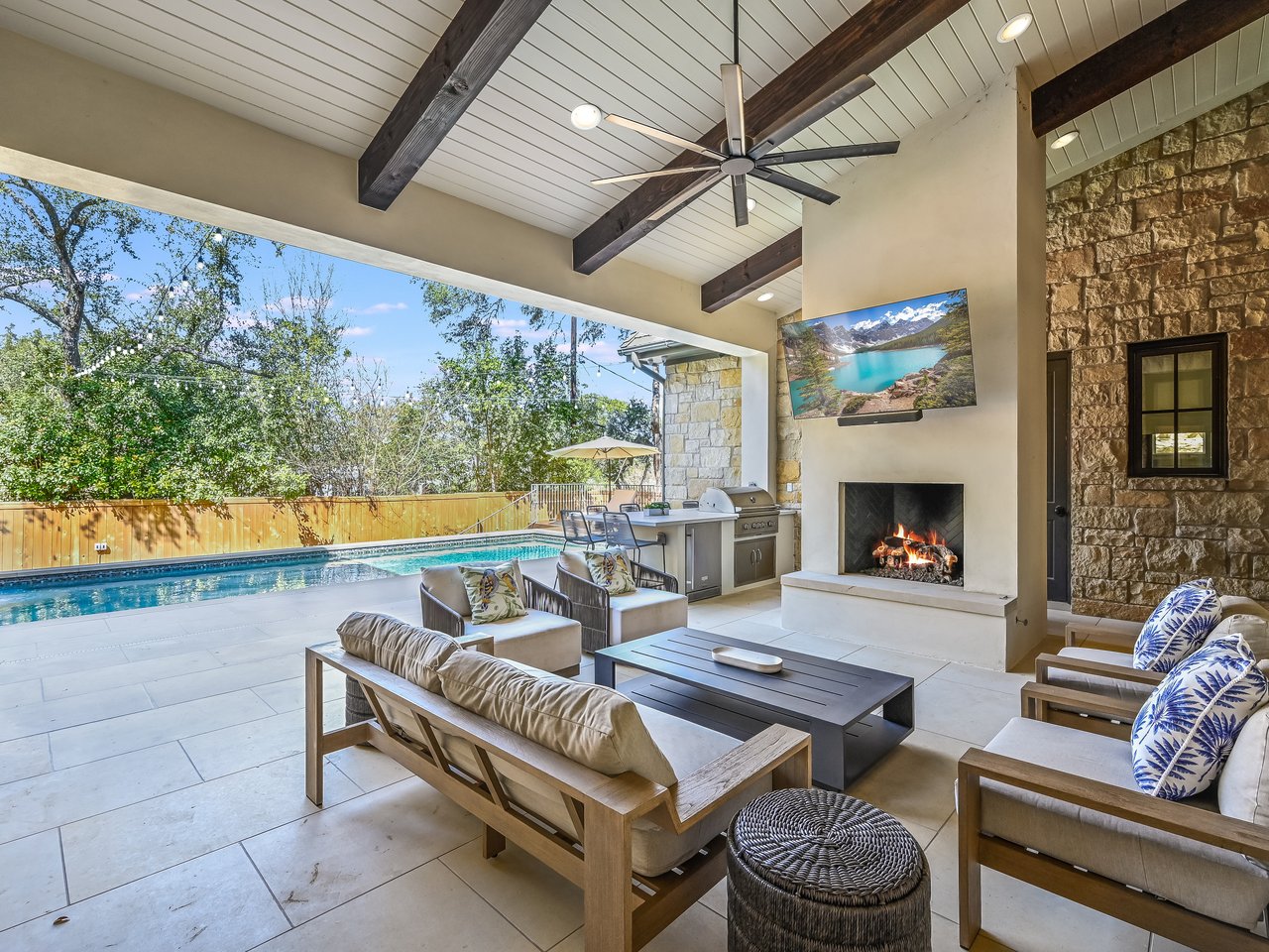 4907 Rollingwood Drive
