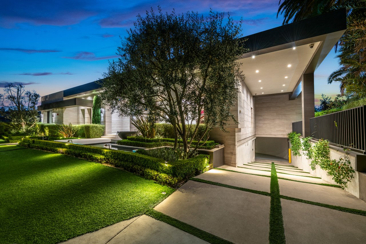 565 Evelyn Pl