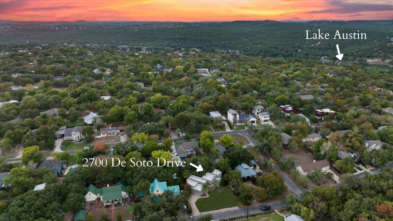 2700 De Soto DR