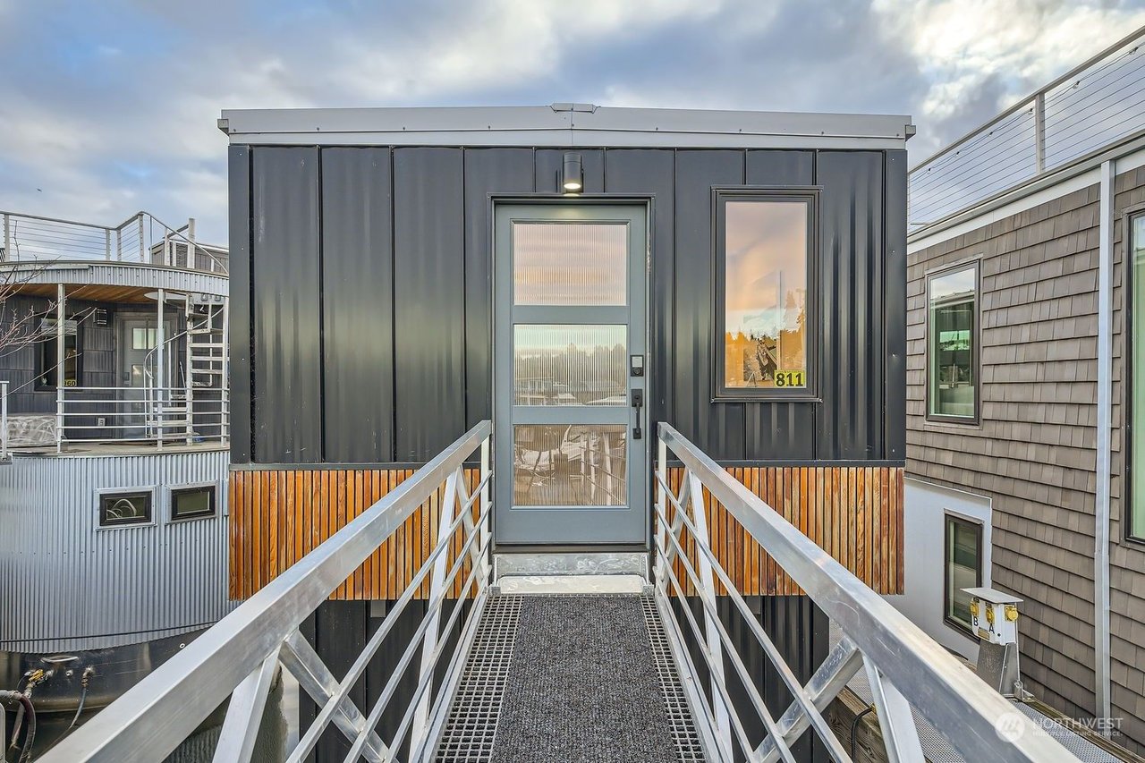 2309 N Northlake Way, #4