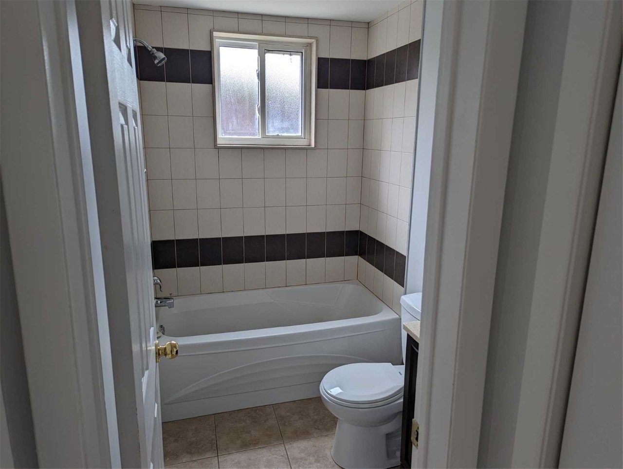 61 Mississauga Rd N 1