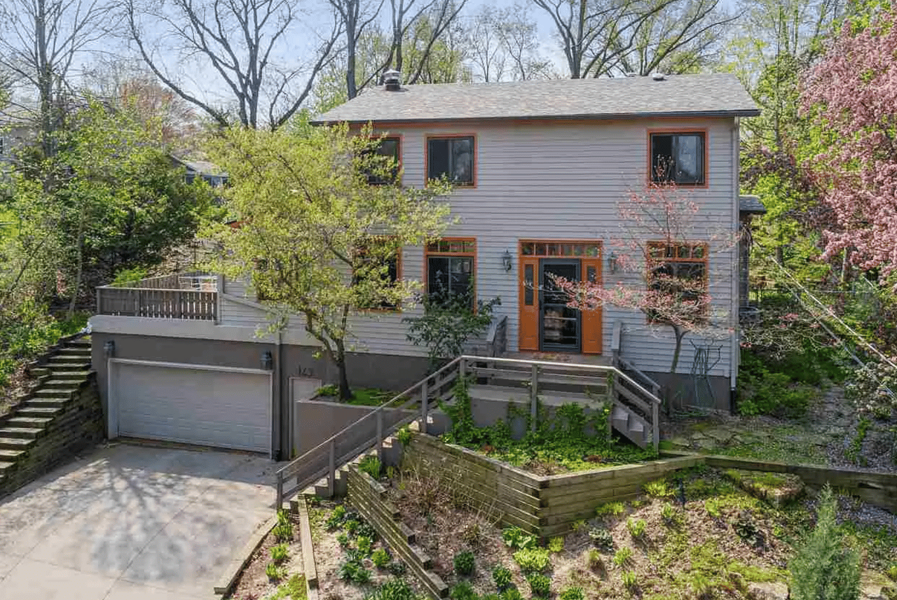145 Oakridge Ave