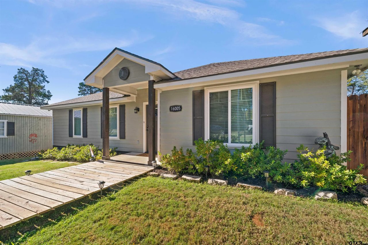 16005 Scenic View Dr