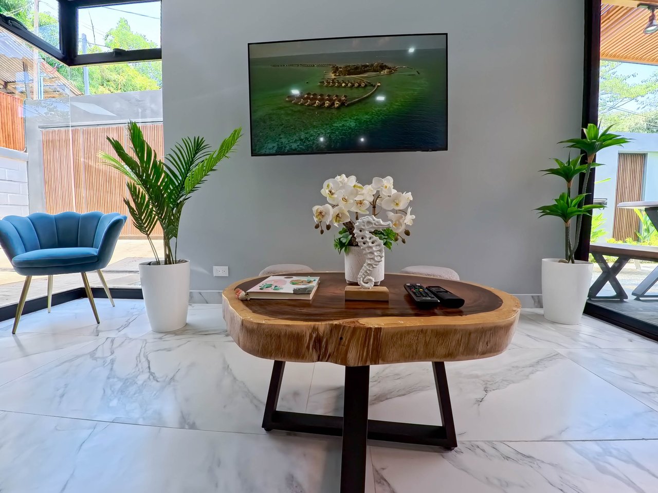 Great Location Brand New Pool House