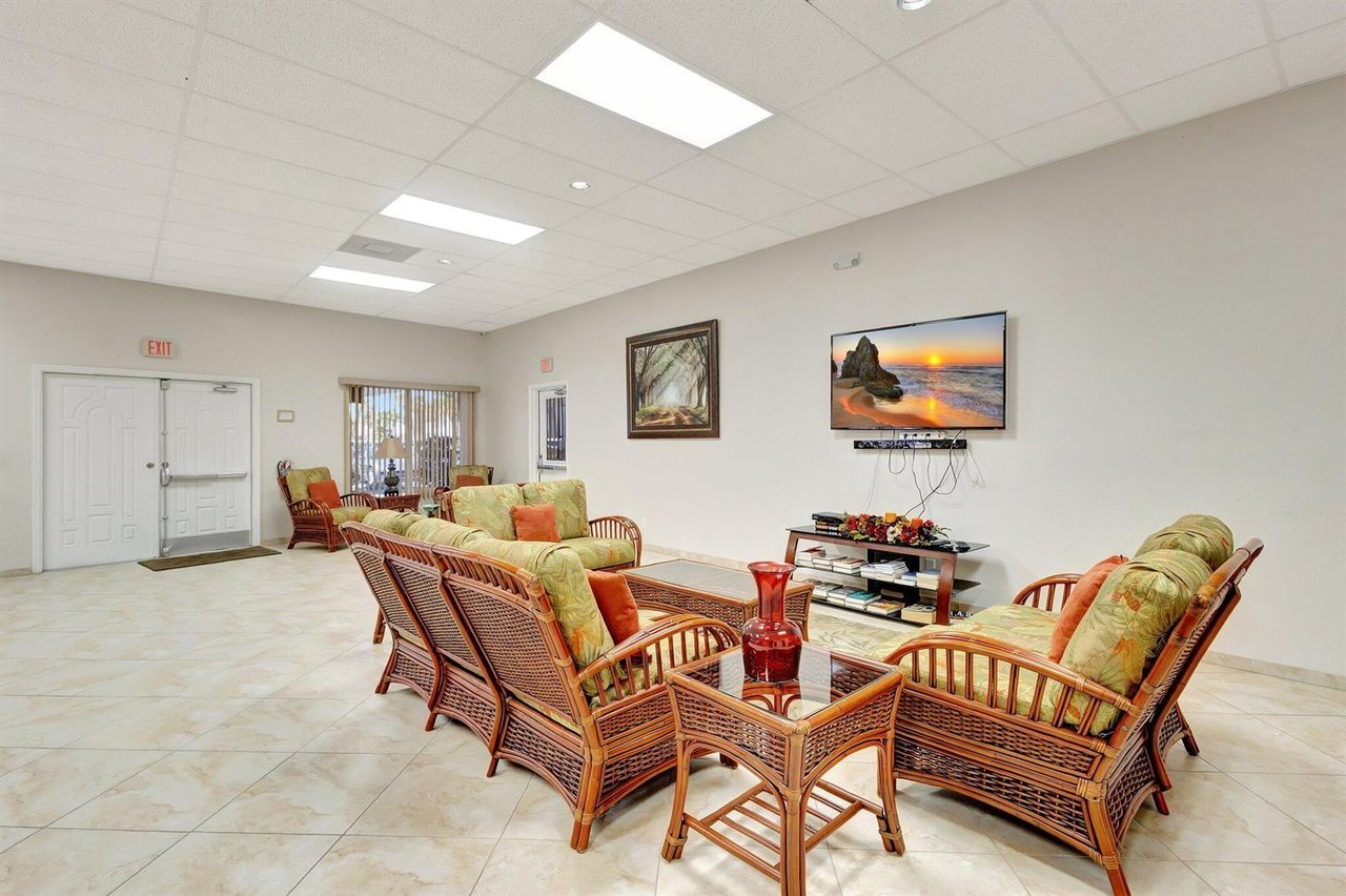 105 Paradise Harbour Boulevard #109