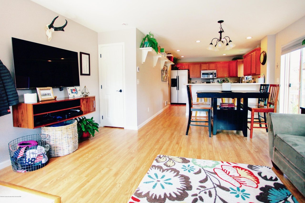 1842 Josephine Loop
