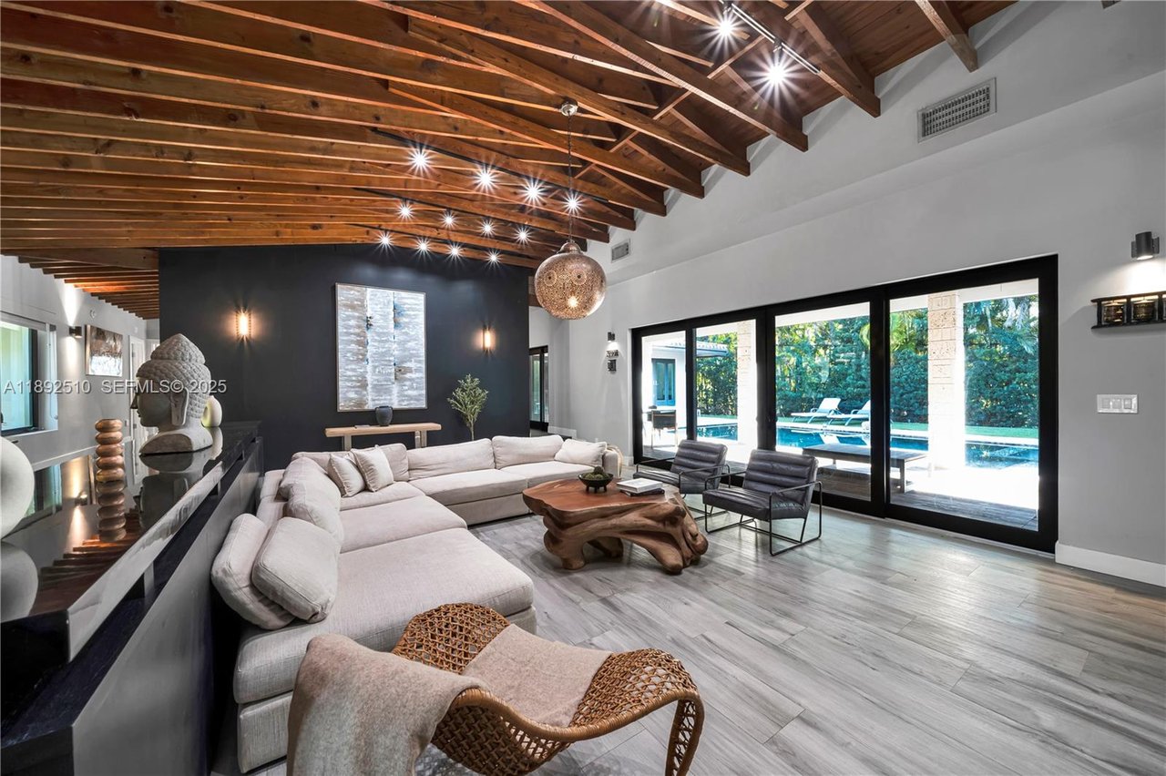 40-S-Prospect-Drive-coral-gables-home-sold-living-area