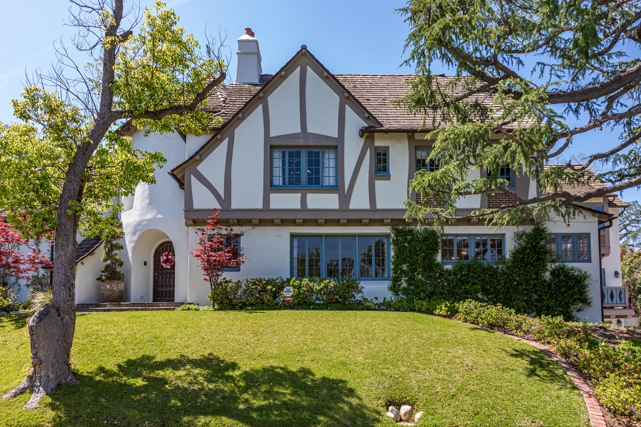 233 Hillside Rd