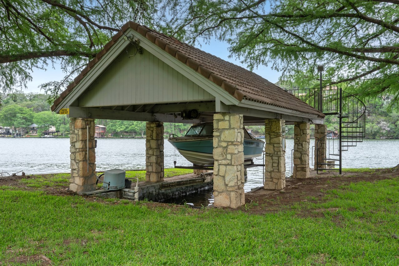3200 Rivercrest Drive