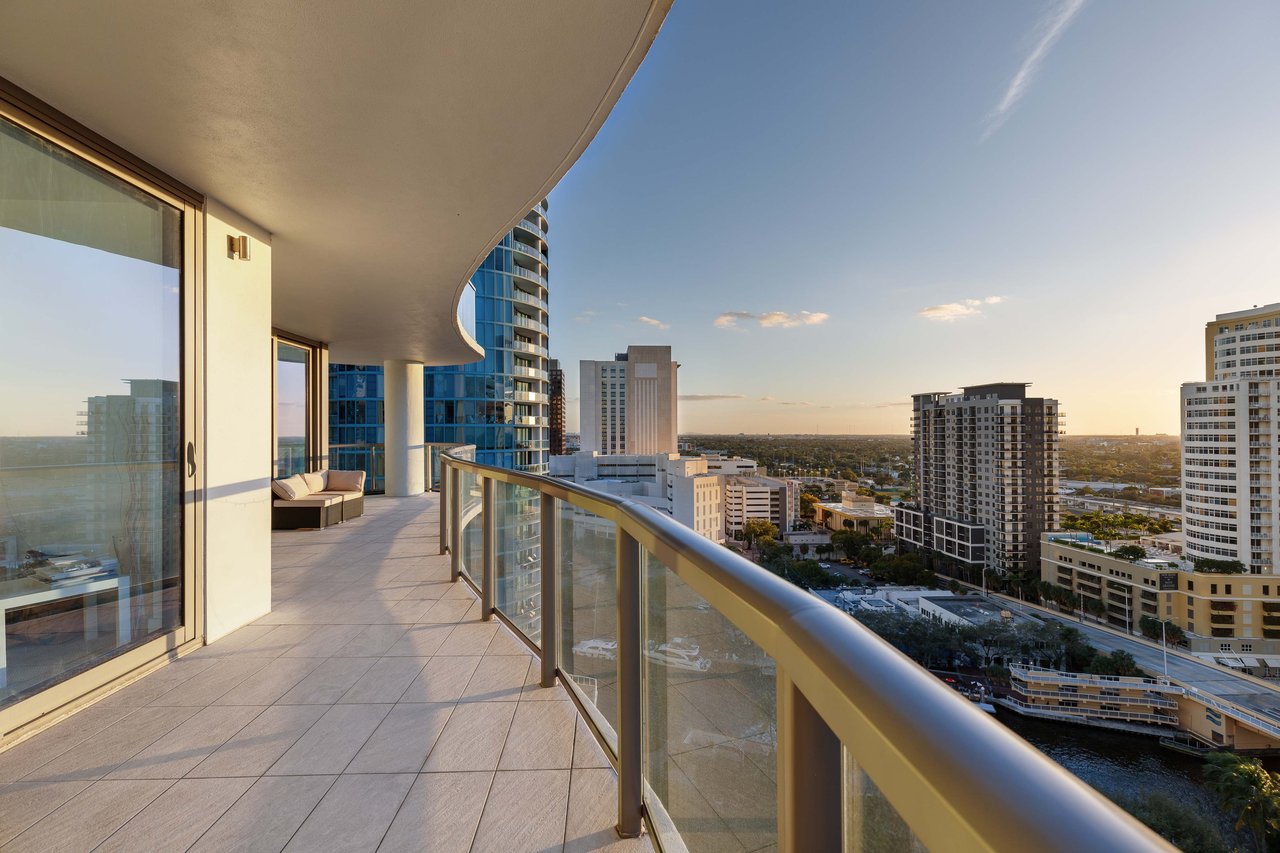 Le Club International Condo