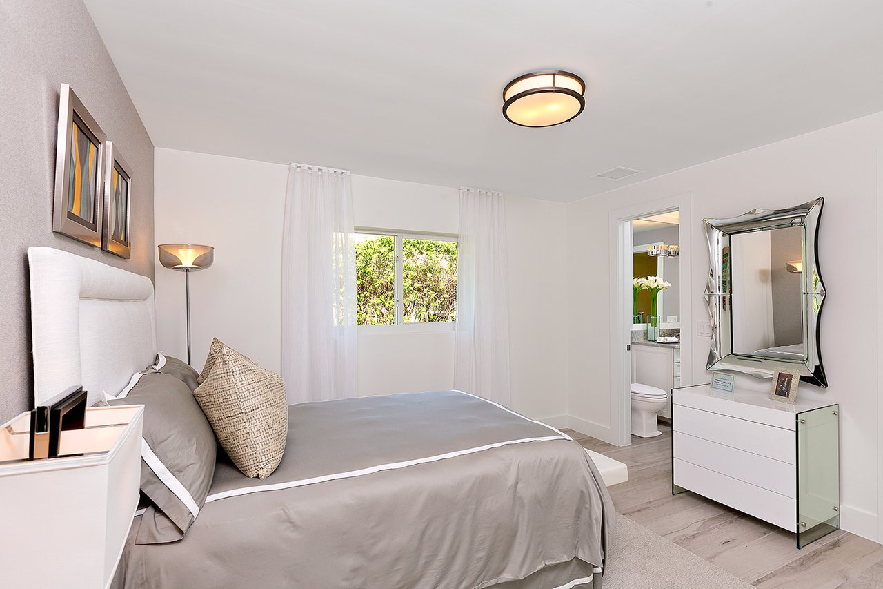 2367 Queen Palm Road