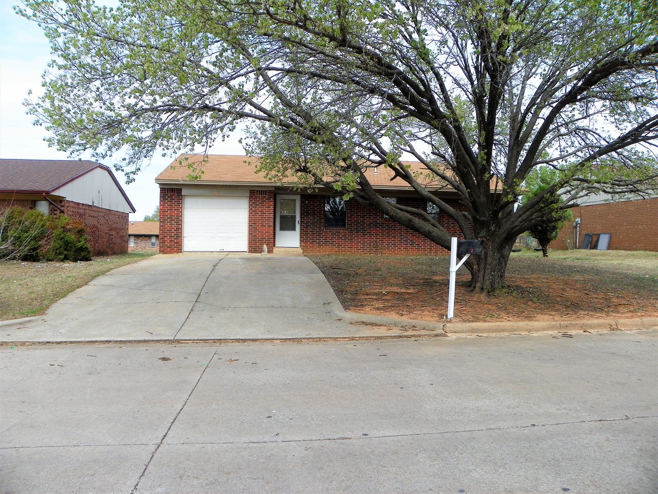 1209 Whispering Glenn Street