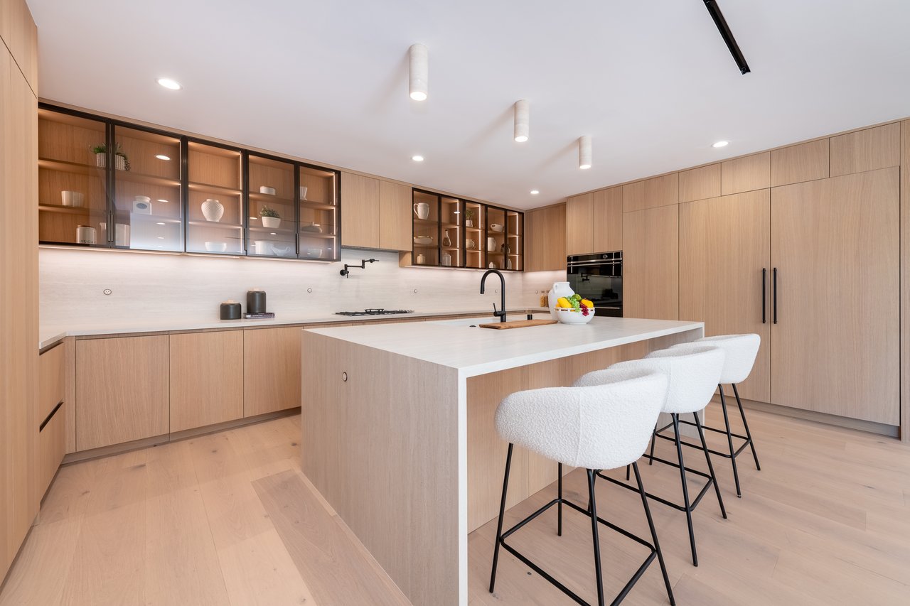 17969 Medley Drive, Encino