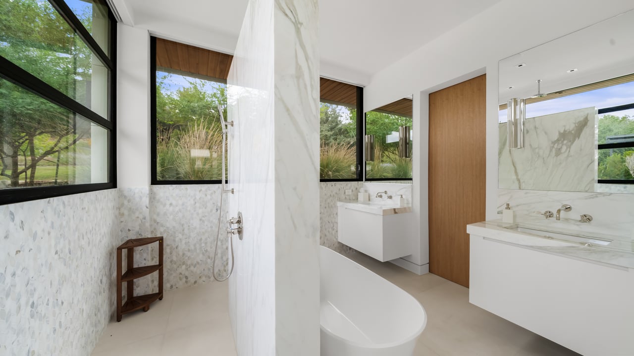 702 N Commons Ford Road