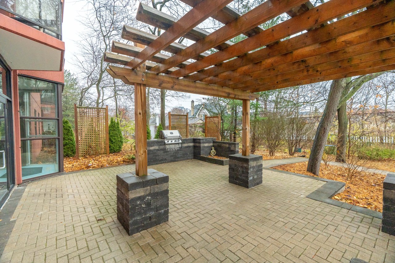 beautiful 2 bedroom 2 bath Condo in downtown London