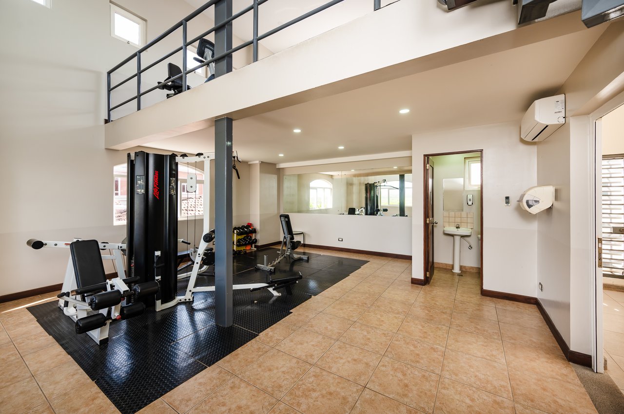 Penthouse 32 | Luxury Ocean-View Condo at Peninsula Langosta