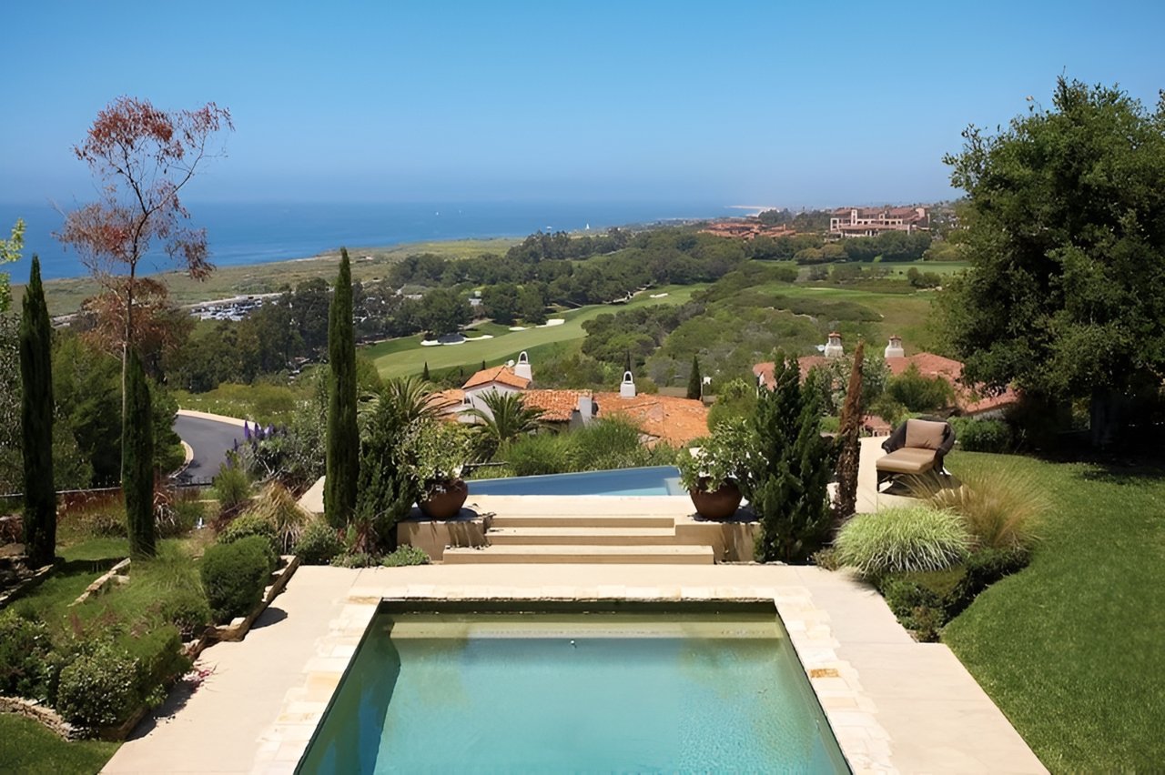 Throwback Thursday in the Heart of Crystal Cove!⁣