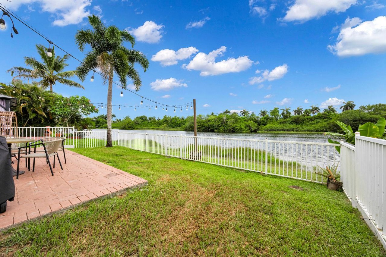 Lakefront Living in Silver Lakes