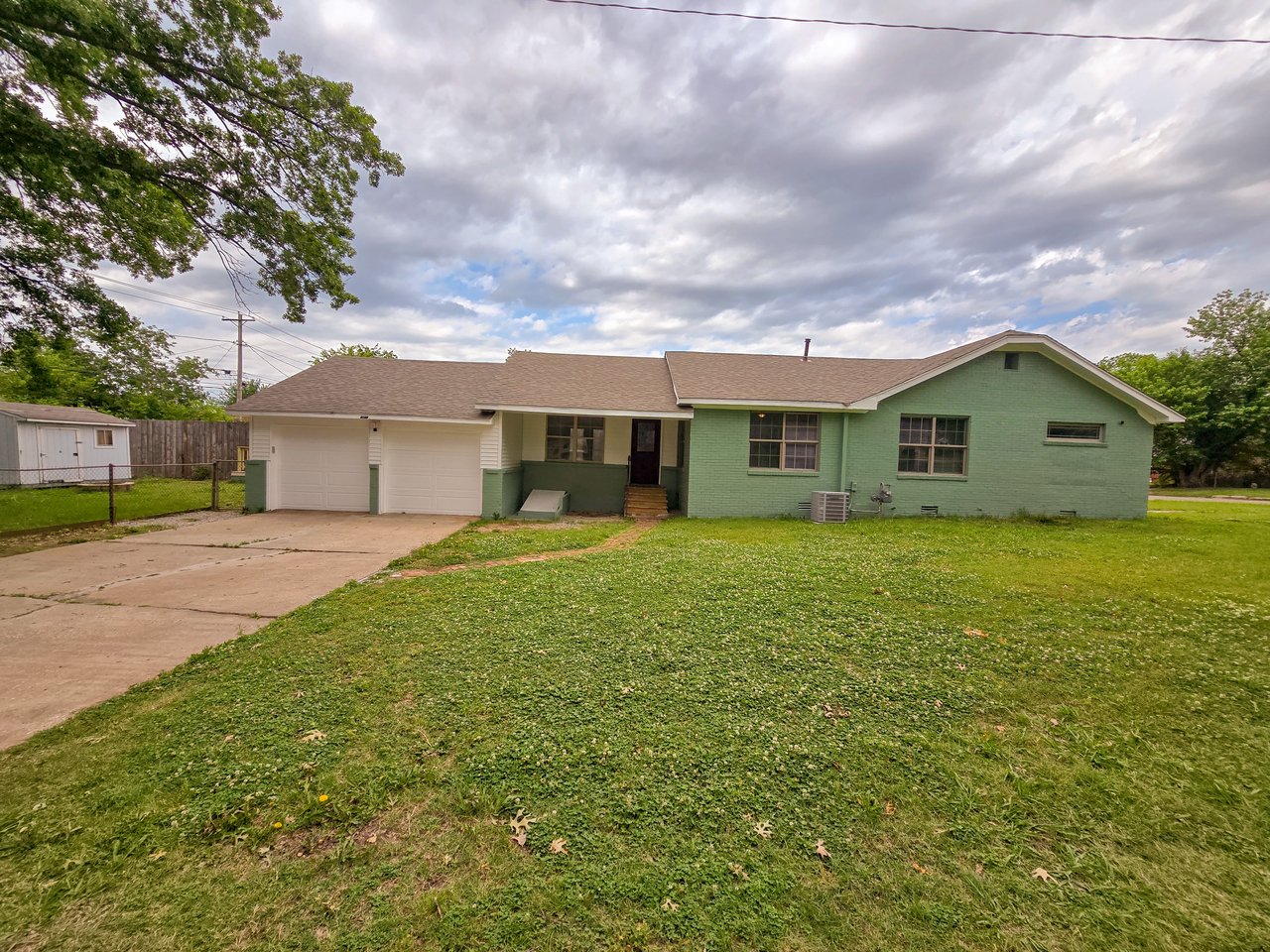 1702 N Market Ave