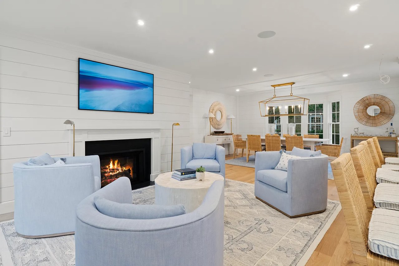 11 Pleasant St