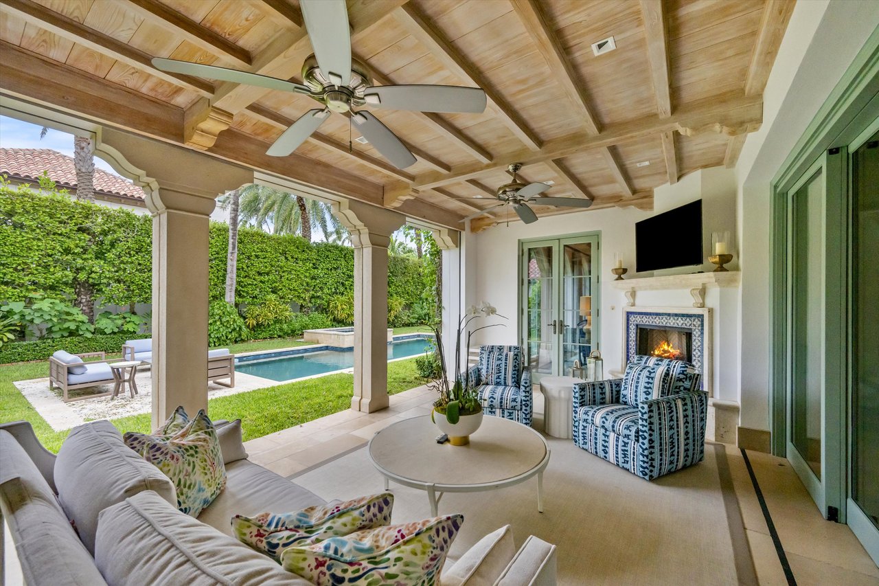 Picturesque Ocean Block Residence Near Town